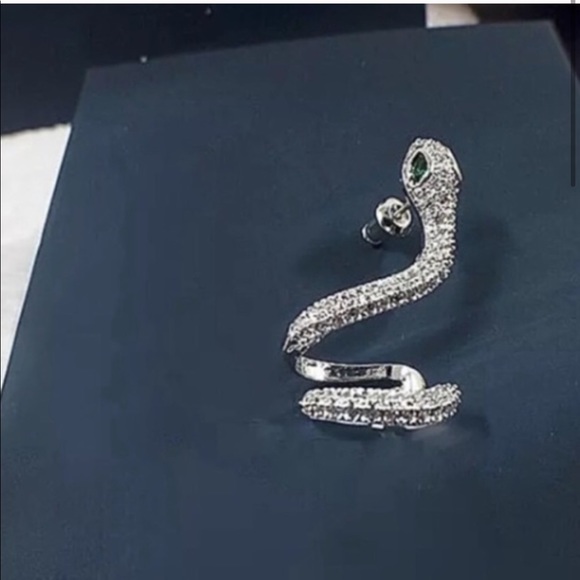 5 ⭐️ Swarovski Elements Ear Crawler - RIGHT EAR - Picture 3 of 7